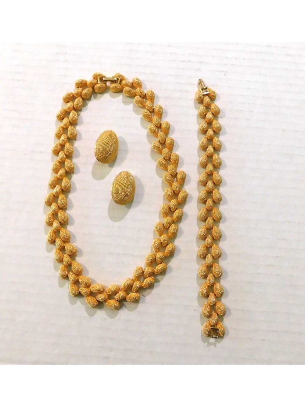Premier Designs Vintage Gold-Tone Set Choker Necklace Bracelet Clip Earrings - Picture 8 of 13